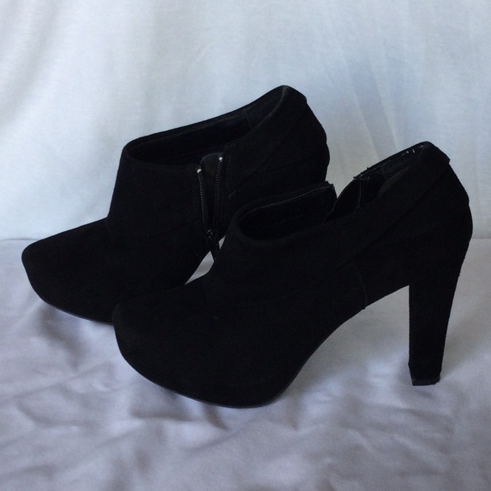 Me Too Suede Leather Booties